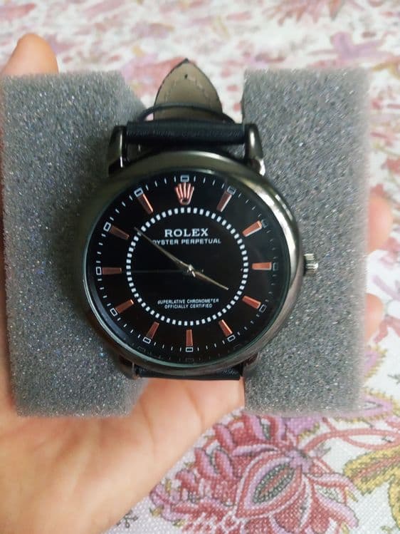 Rolex soat sotiladi — 2