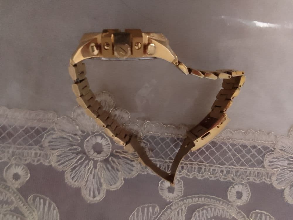 Soat sotiladi juda zòr bir marta taqilgan yangi javob — 1