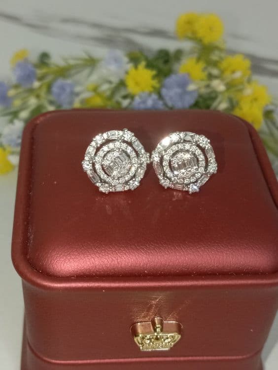 Серьги с бриллиантами 750 Гонг Конг — 1