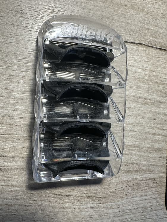 Сменные кассеты Gillette fusion 5. Оригинал 5 лезвий. 4 шт в кассетет — 6