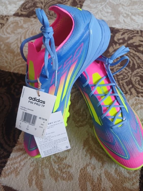 Бутса ADIDAS BREND. Привезли из Кореи очень красиво — 1