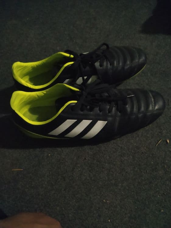 Futbolniy butsa adidas — 1