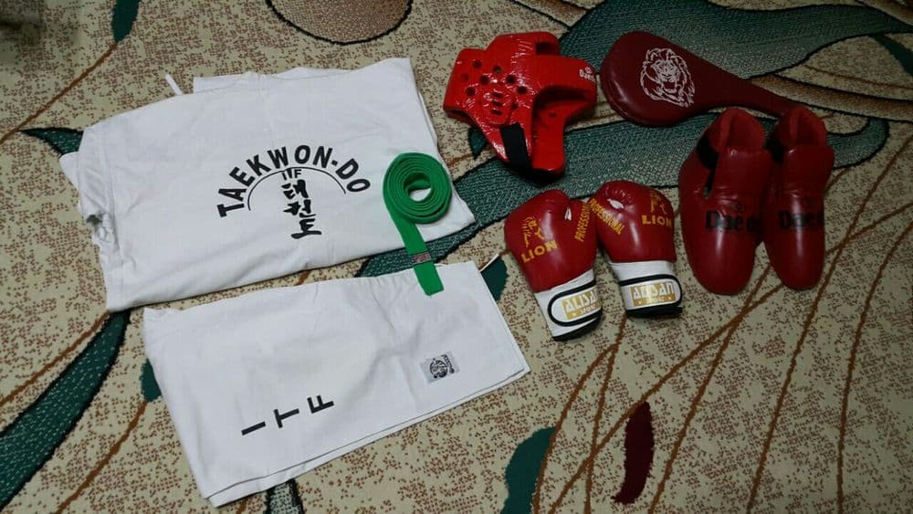 KARATE Komplekt.. { Kimano + Shlem + Perchatka + Aksesuar }. OPTOM — 2