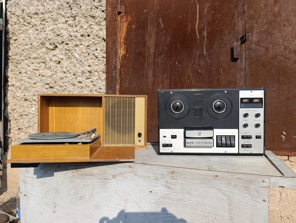 Antikvar buyumlar sotiladi       televizor, radio — 4
