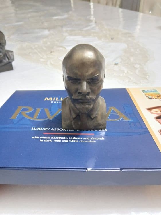 Металический бронзвий бюст ленина — 2