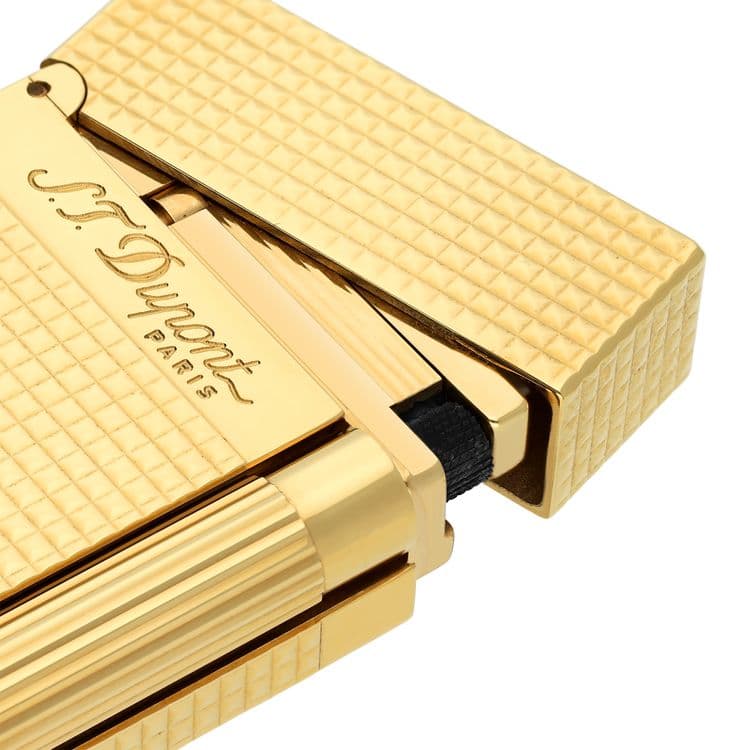 S.T. Dupont Ligne 2 Guilloche lighter – golden — 2