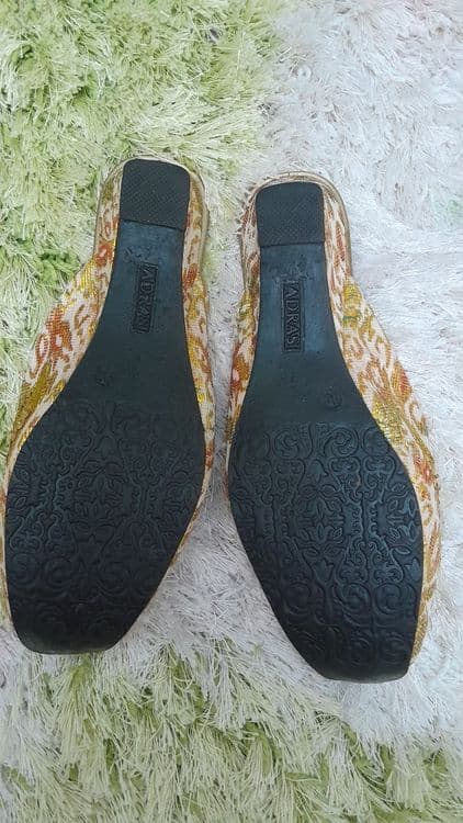 Kelinlar ansambl ko'ylagi sotiladi. Продаю тройку — 4