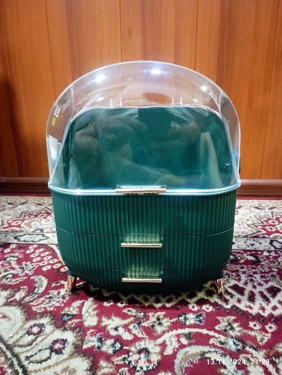 Yengil xashamatliy yashil Kosmetik quti 28,6 sm. — 3