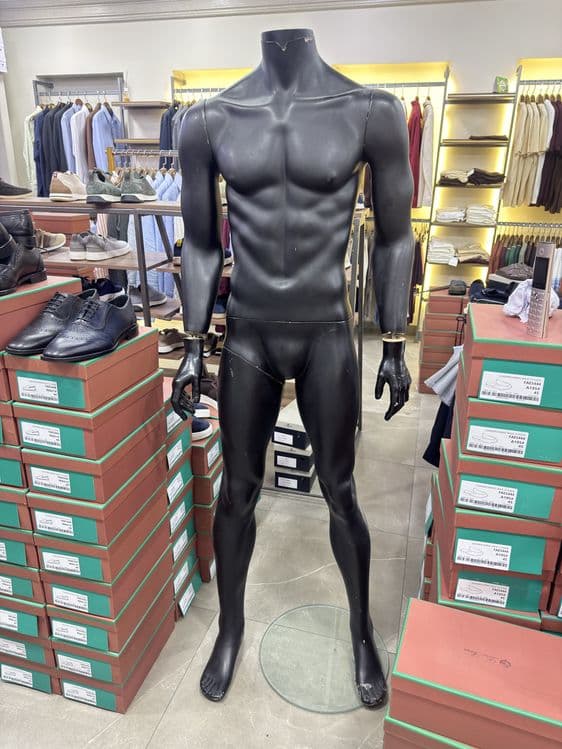 Maniken sotiladi — 1