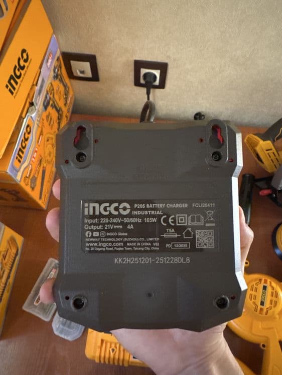 Быстрое зарядное устройство INGCO P20S 4.0A FCLI20411 (новое) — 2