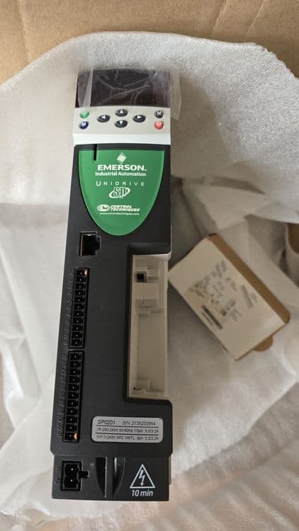 Emerson Unidrive SP0201, промышленный сервопривод мощностью 0,37 кВт. — 1