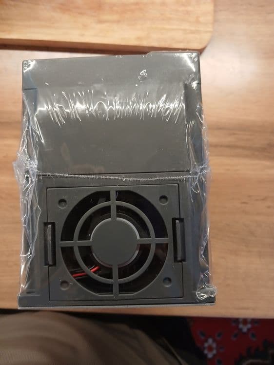 Chastotnik 380V ESQ760 Sotiladi
ESQ760 Invertor Yangi Holatda
3 Fazal — 3