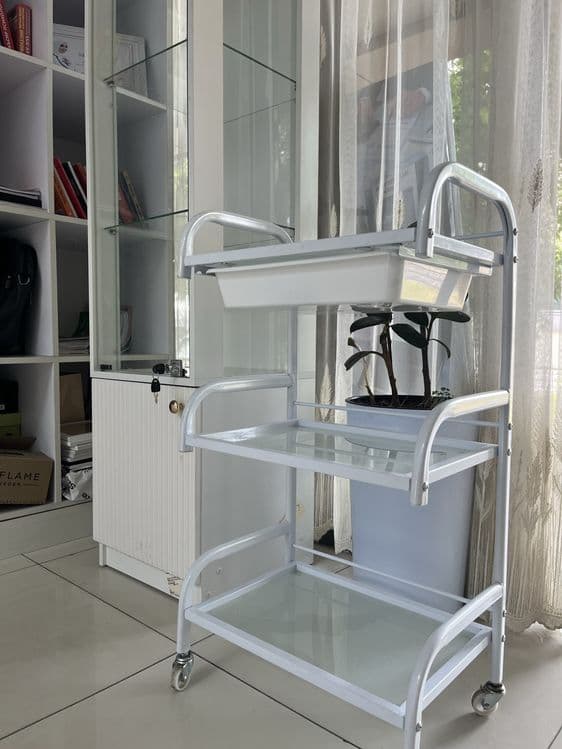 Kosmetologik vitrina shkaf va aravacha (telejka) komplekt — 2
