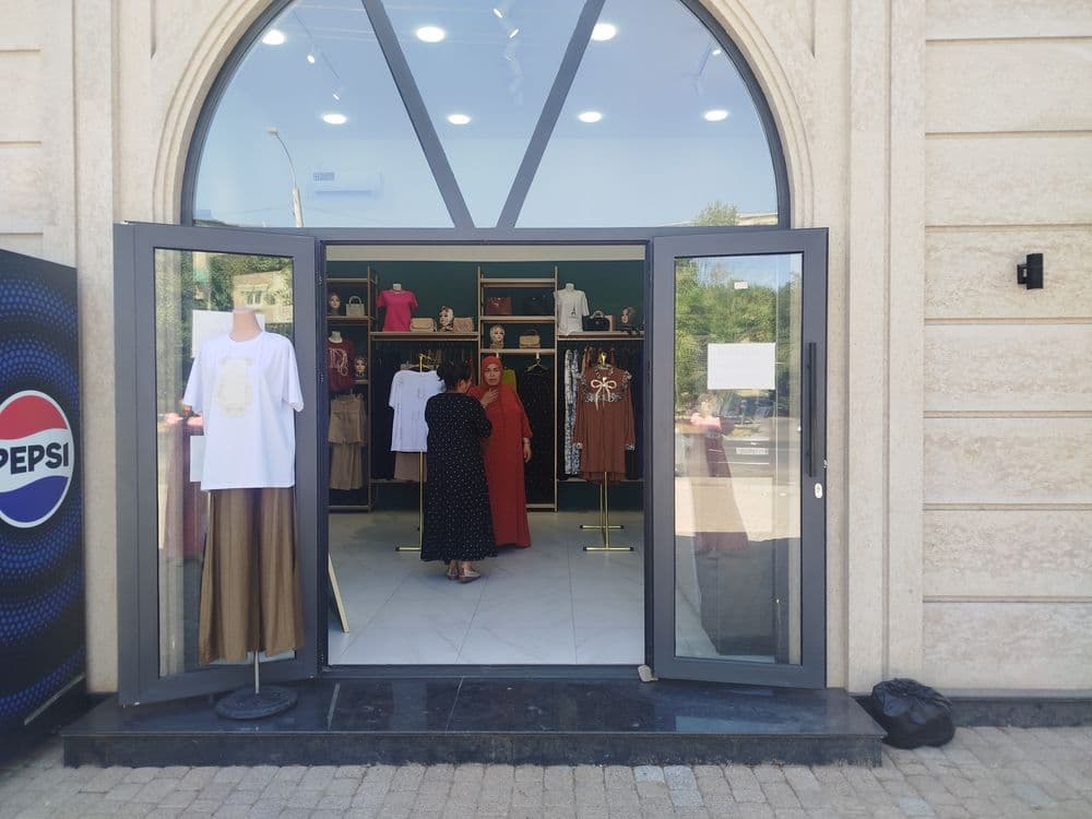 Мебель для бутика одежды, — 1