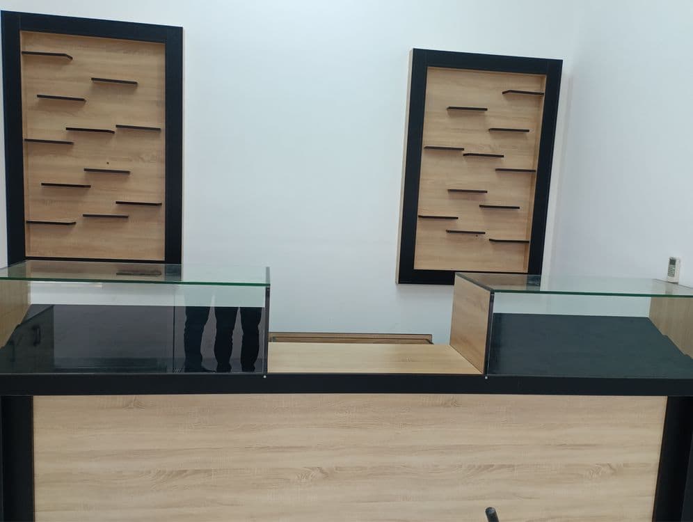 Telefon va aksessuarlar uchun vitrina sotiladi — 2