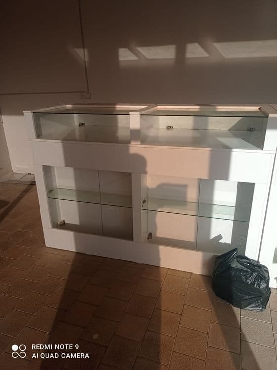 Vitrena sotiladi Mebelniy ofisga zõr yarashadi — 2
