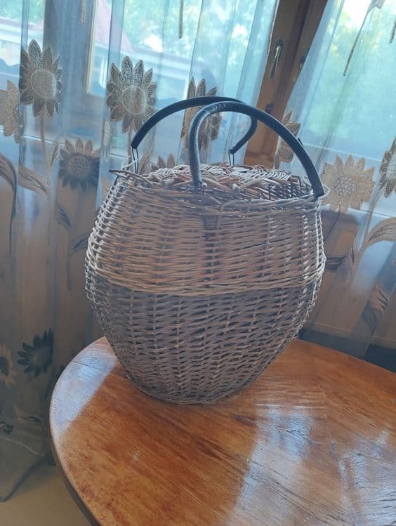 Срочно!Продам плетёную корзинку с крышкой — 1
