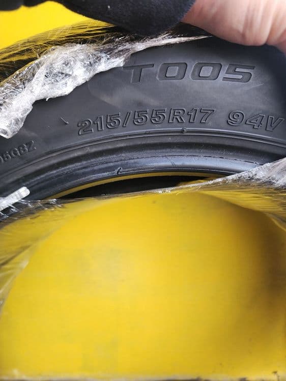 Балоны  215/55 R17 — 4