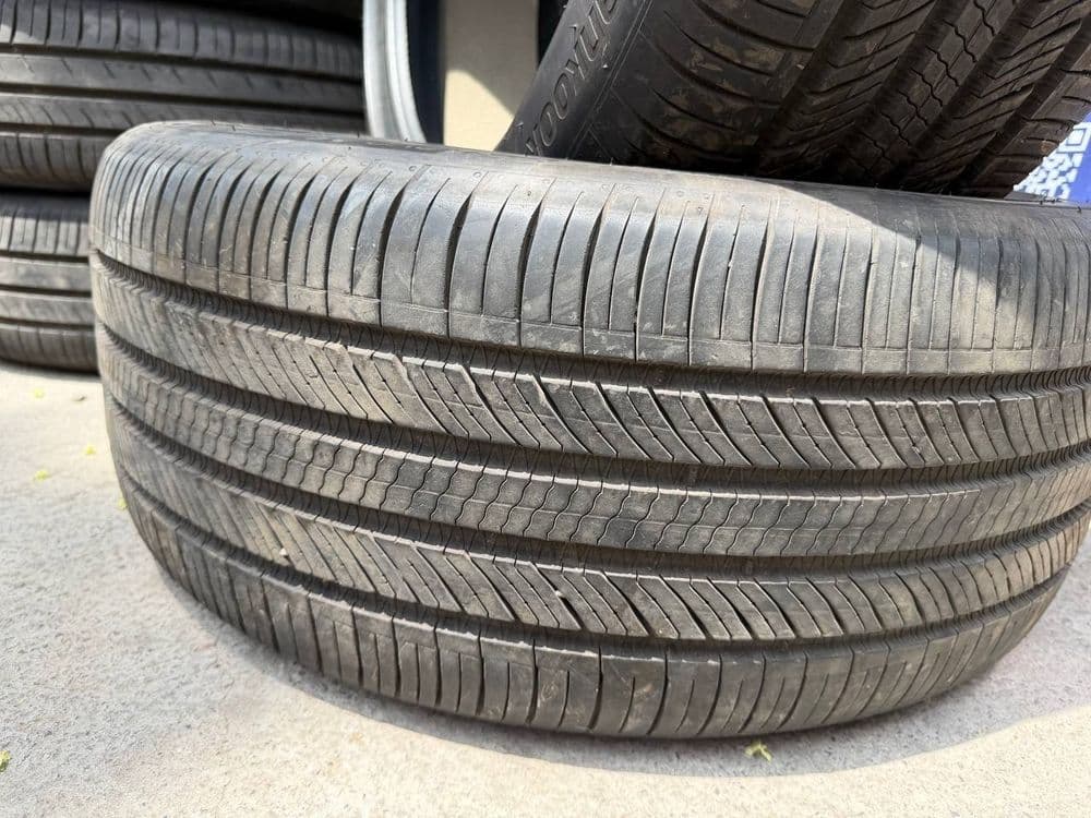 265/40/R21 hankook ion evo — 2