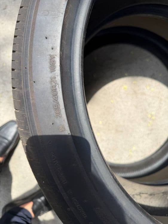 265/40/R21 hankook ion evo — 4