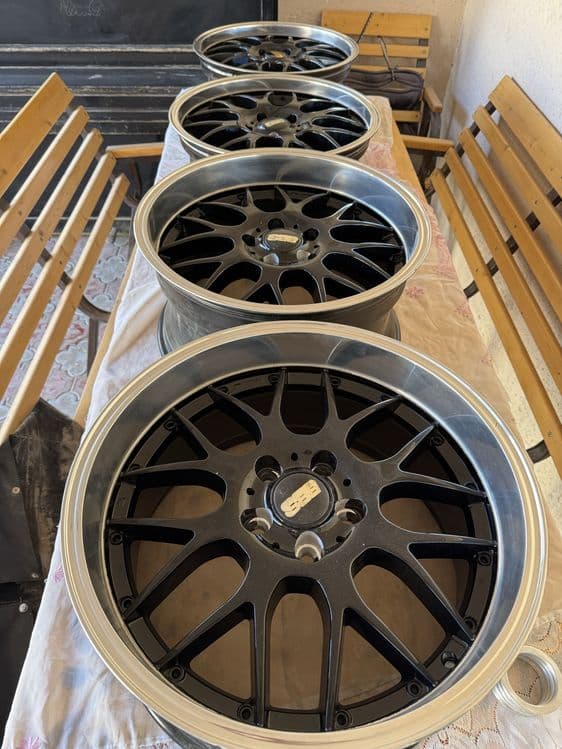 Diska r 18 raznashiroki BBS baloni bilan — 1