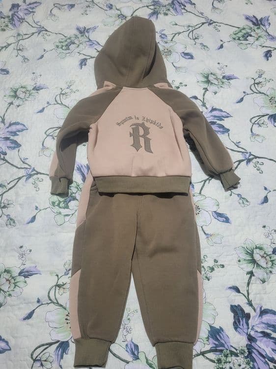 Продаётся детский костюм — 2