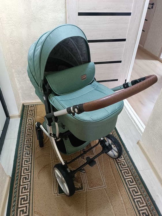 Продам детскую коляску Luxmom