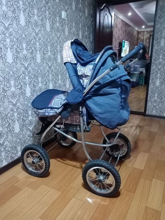 Коляска и стул для кормления. — 6