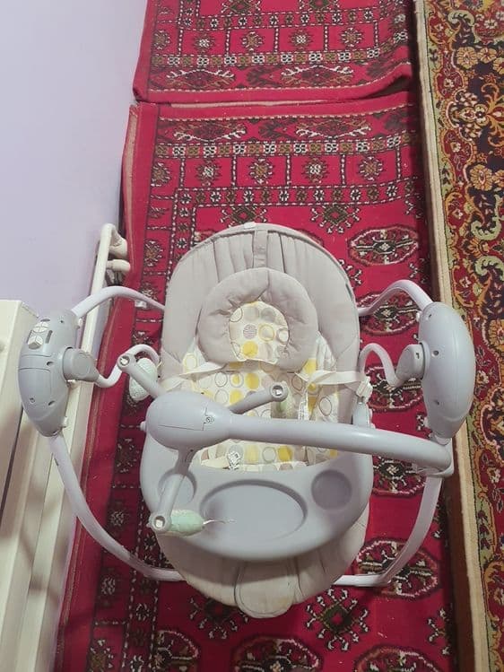 Elektronniy detskiy shezlong sotiladi — 3