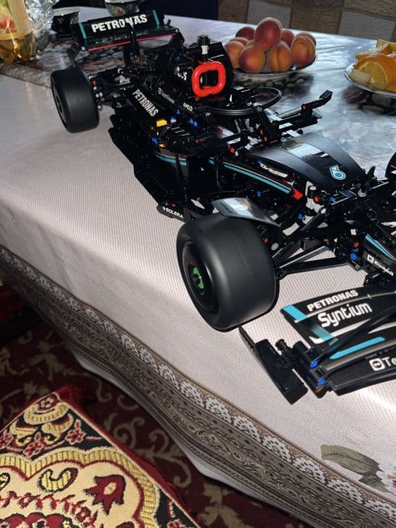 Konstruktor yegilgan Mercedes amg petronas f1 2021 — 1