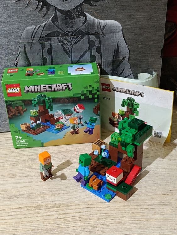 Лего LEGO Minecraft "Приключение на болоте" (21240). — 1