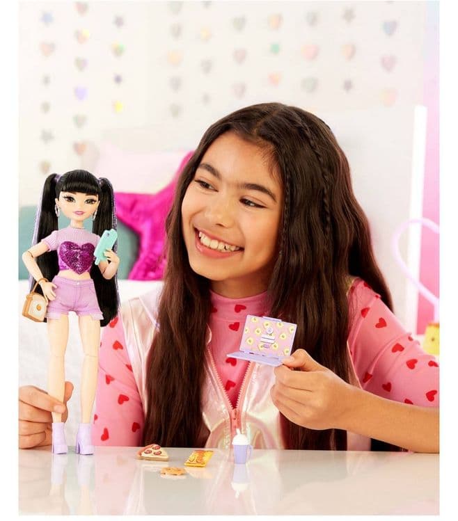 Barbie Dream Besties Doll & Accessories — Renee — 3