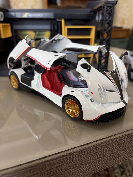 1:24 olchamdagi sifatli model mashina sotiladi — 2