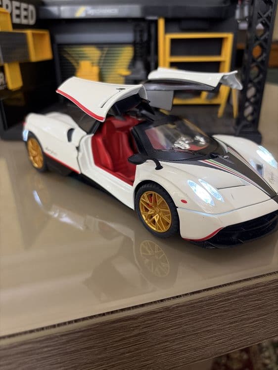 1:24 olchamdagi sifatli model mashina sotiladi — 3