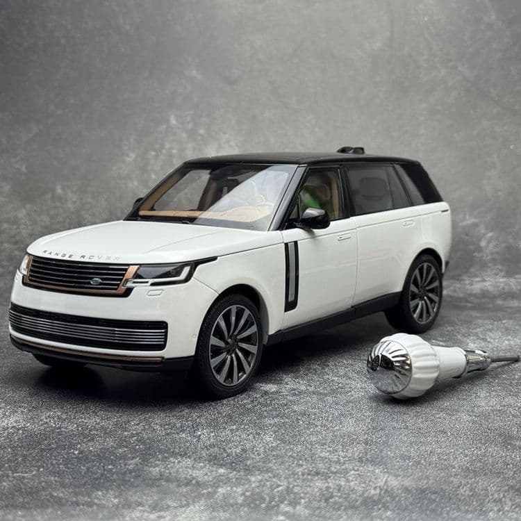 Range  Rover  autobiography 1:18 modeli kichratilgan varianti. — 10