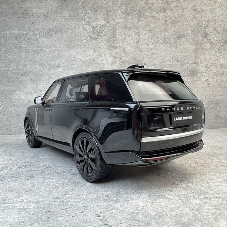 Range  Rover  autobiography 1:18 modeli kichratilgan varianti. — 12