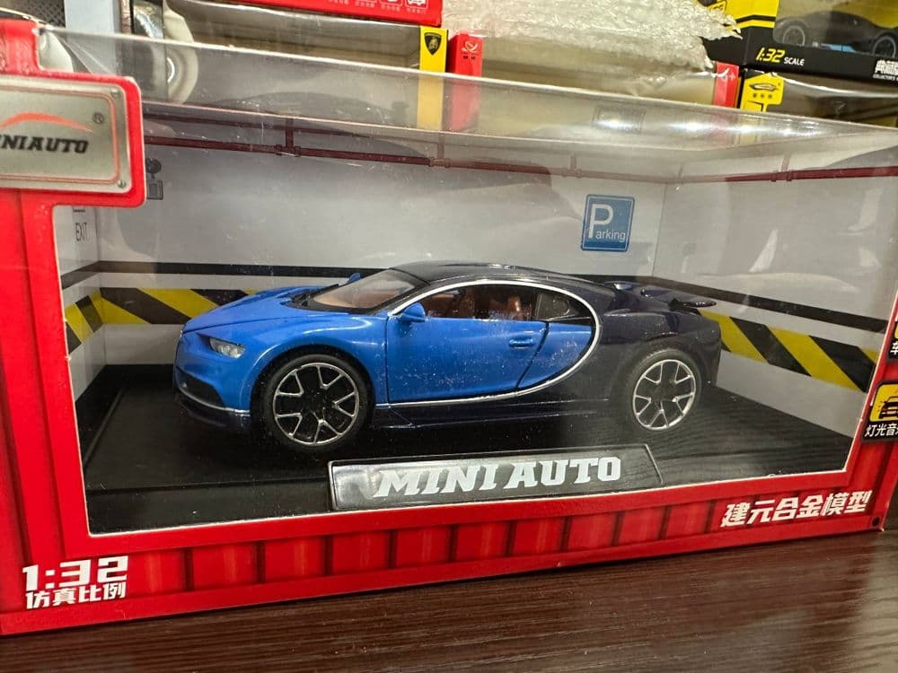 Bugatti Chiron 1.32! Металлическая модель со светом и звуом — 1