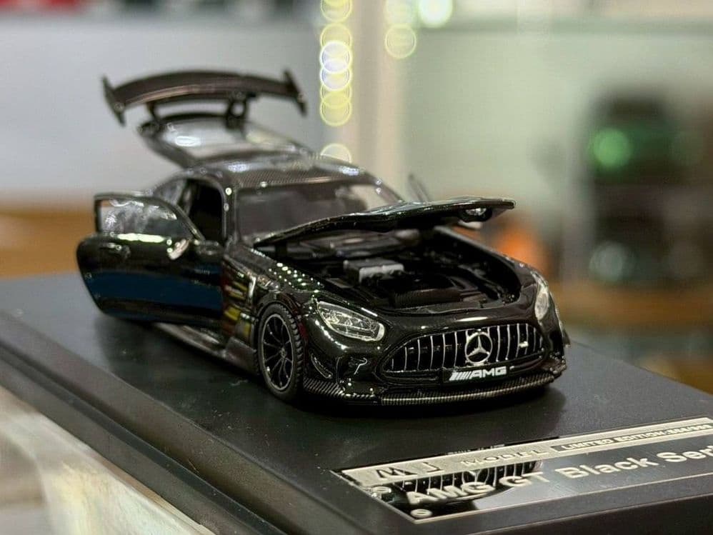 1;64 Mercedes-Benz AMG GT — 1