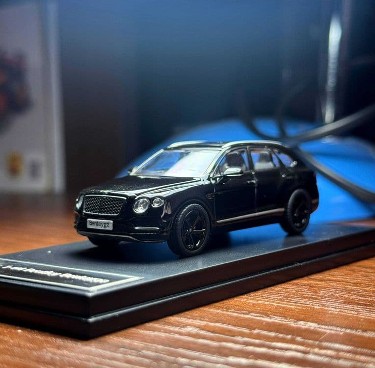 SUV Model Bentley Bentayga — 1