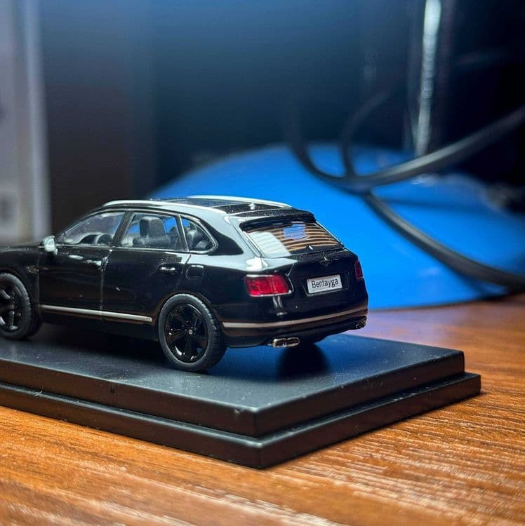SUV Model Bentley Bentayga — 2