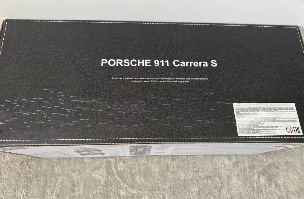 машинка Porsche 911 Carrera S на пульте управления — 3