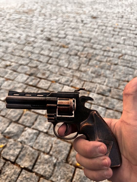 pistolet revolver metalichskiy — 4