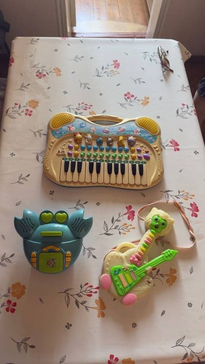 Продаю детские музыкальные игрушки