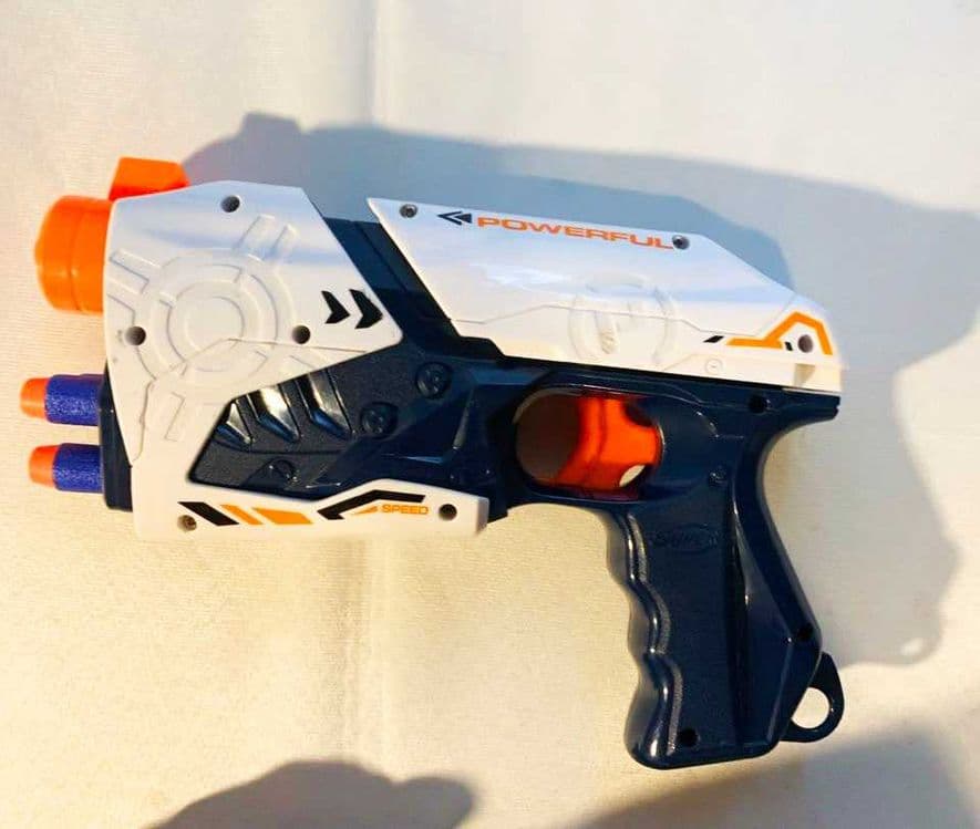 Продам игрушечный пистолет nerf с отверстием для ремешка — 1
