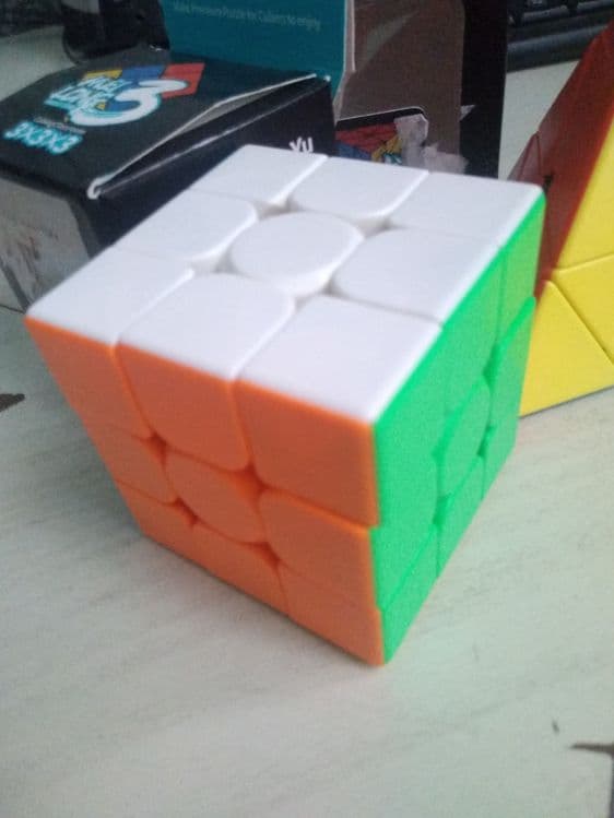 Kubik Rubik 3x3 va pyramida kubik Rubik — 3