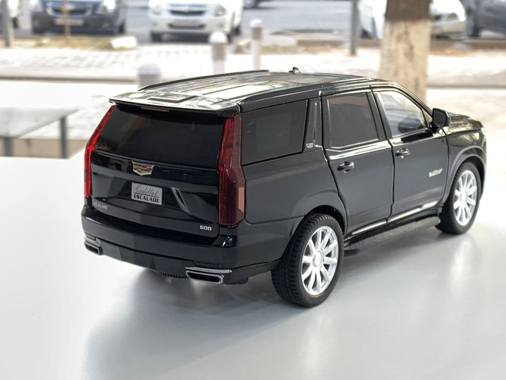 Modelka Cadillac Escalade 1:24 — 10