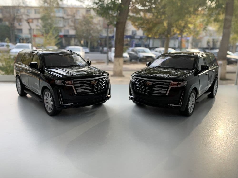 Modelka Cadillac Escalade 1:24 — 12