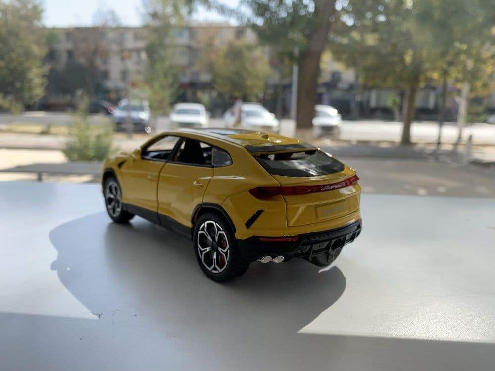 Modelka Lamborghini Urus 1:24 — 2