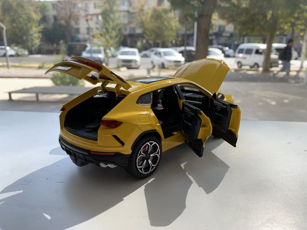 Modelka Lamborghini Urus 1:24 — 4