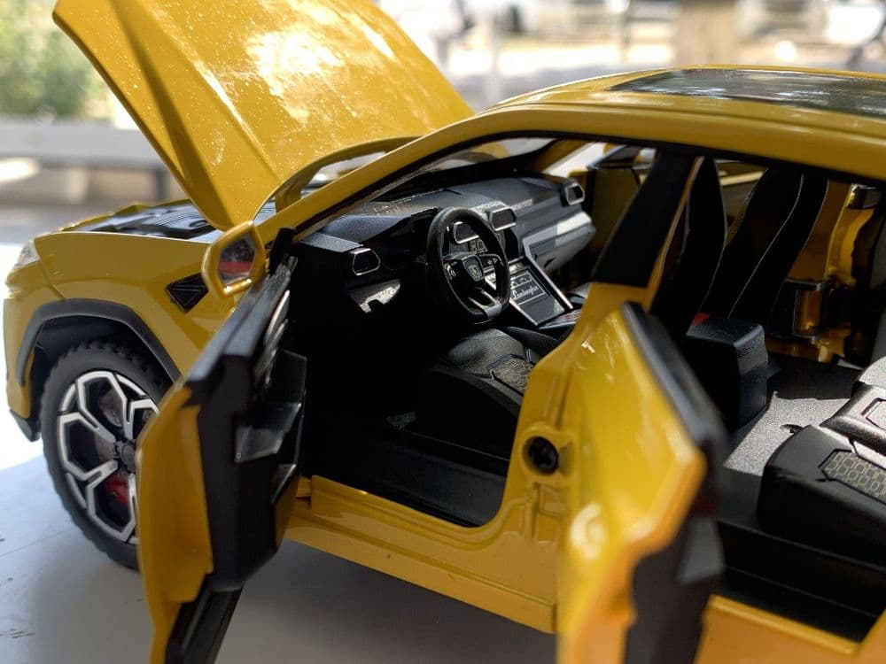 Modelka Lamborghini Urus 1:24 — 6